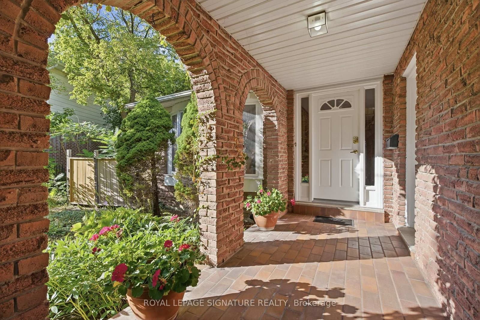 20 Wellesbourne Crescent - Image 2