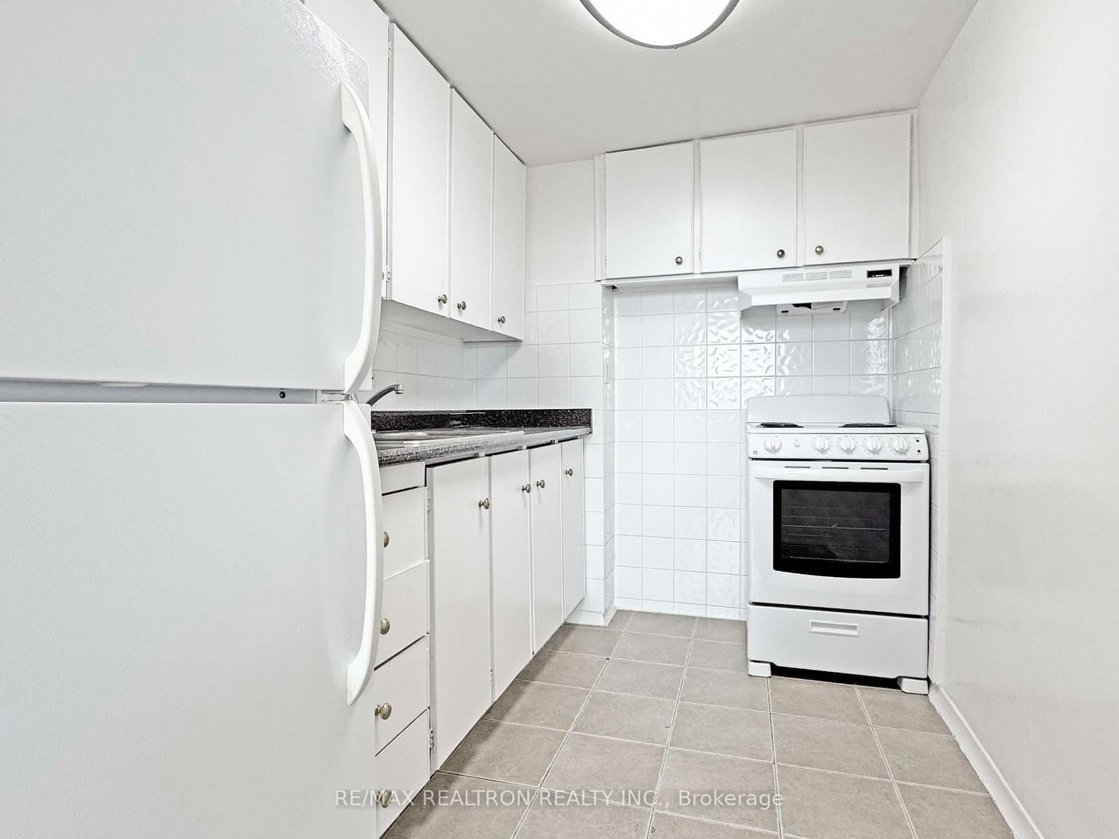 525 Eglinton Avenue E, Unit 900 - Image 4