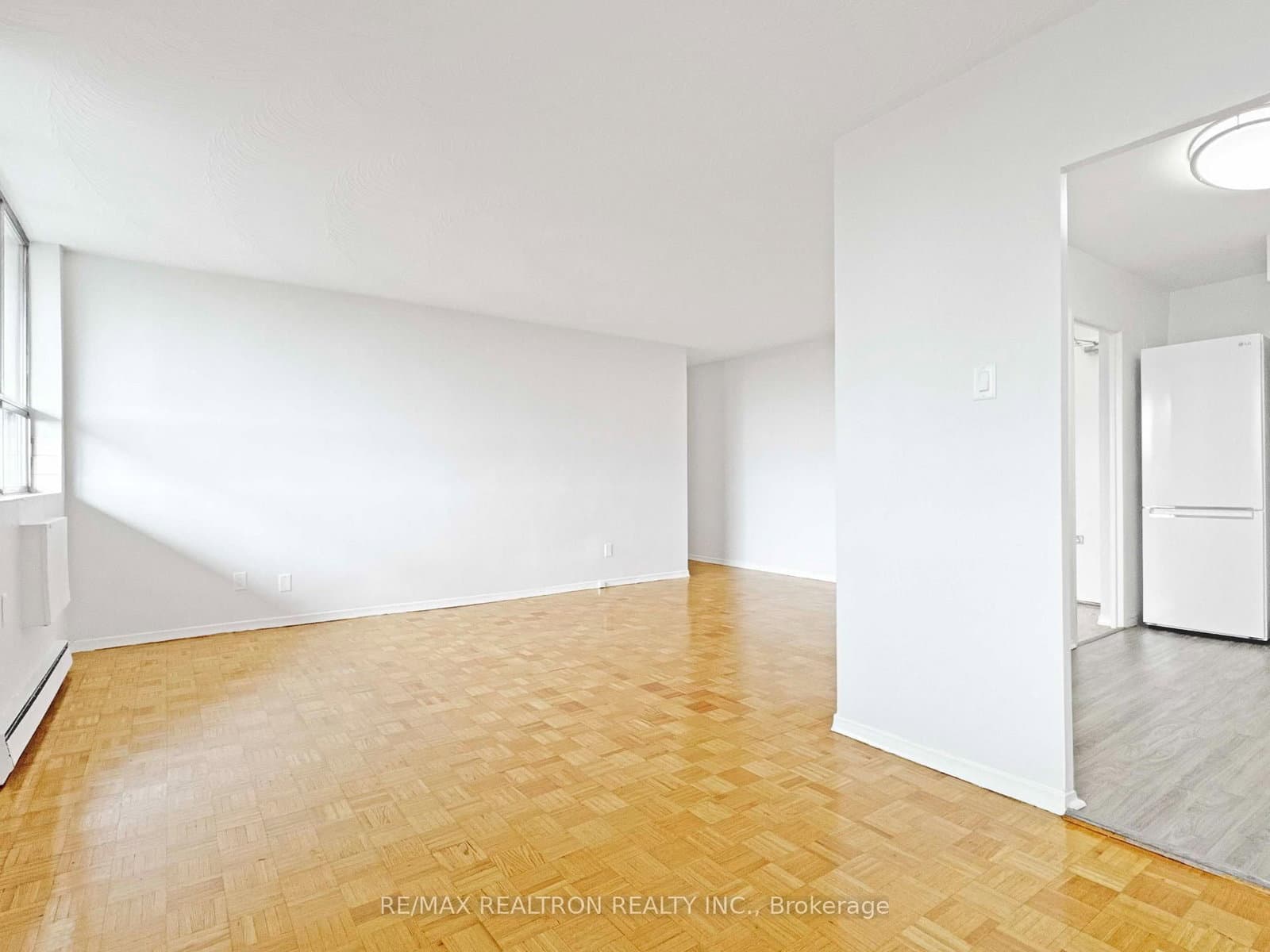 525 Eglinton Avenue E, Unit 804 - Image 2