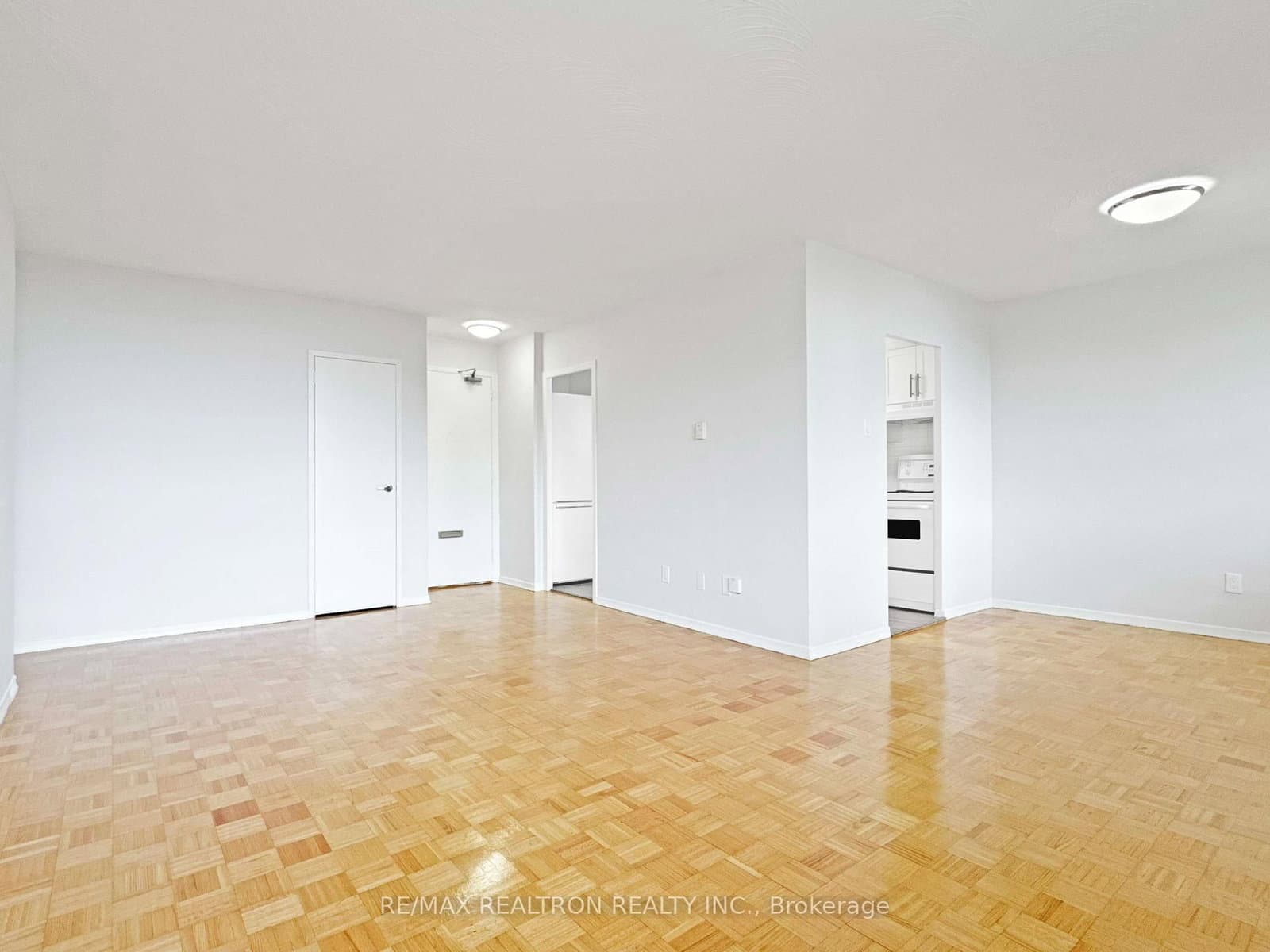 525 Eglinton Avenue E, Unit 804 - Image 3