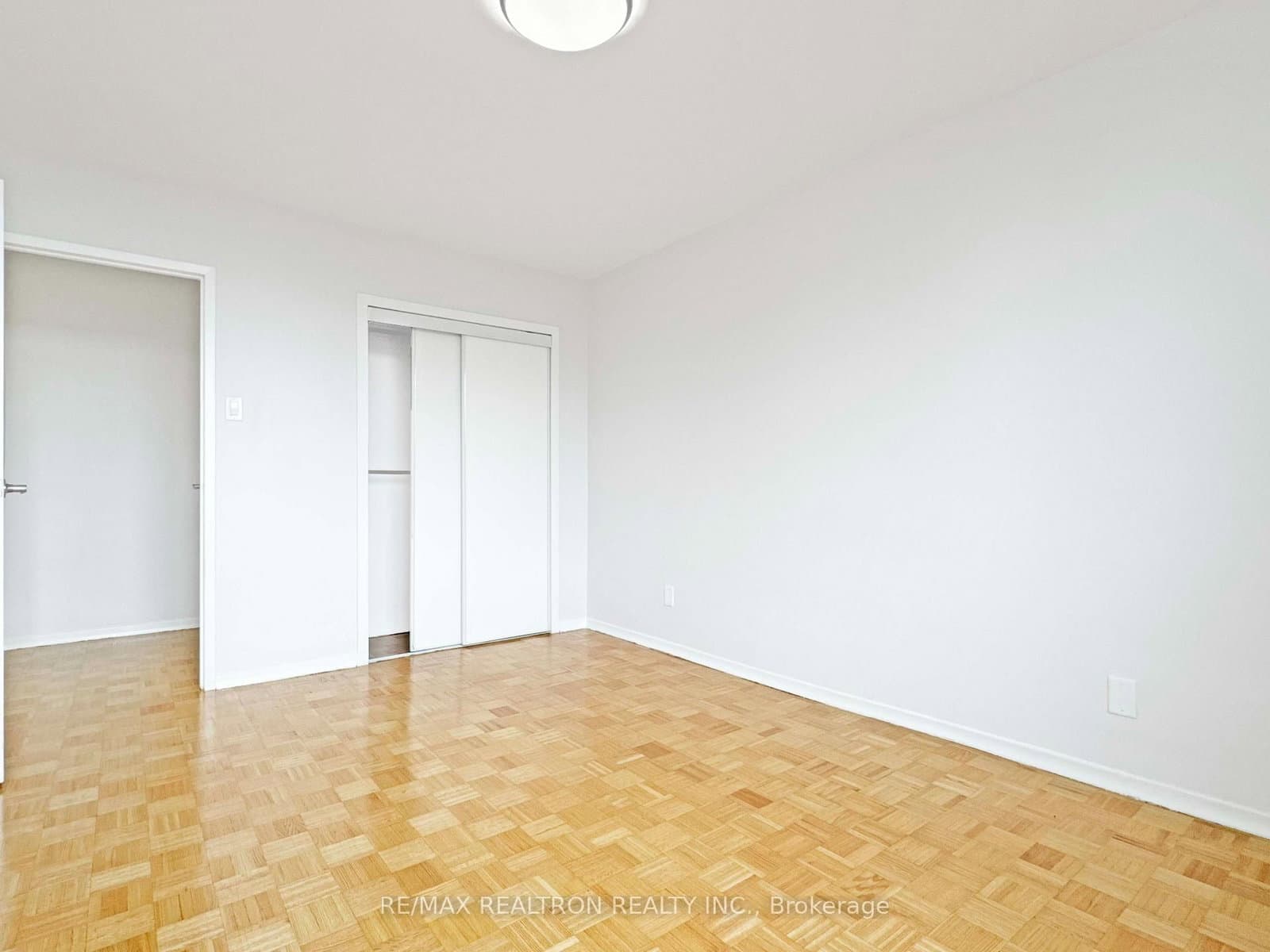 525 Eglinton Avenue E, Unit 804 - Image 6