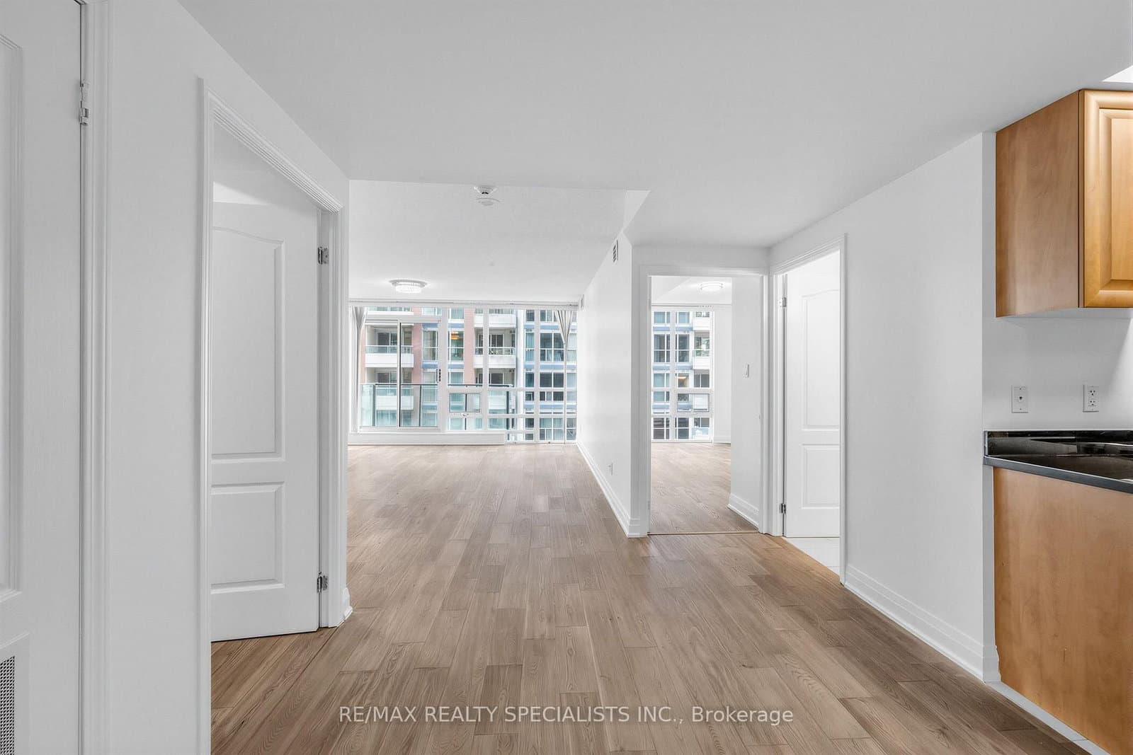 263 Wellington Street W, Unit 503 - Image 3