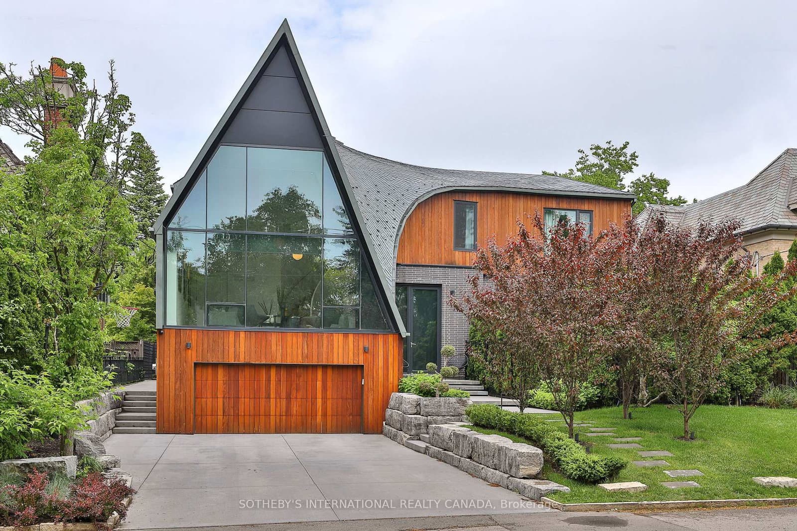 108 Stratford Crescent - Image 2