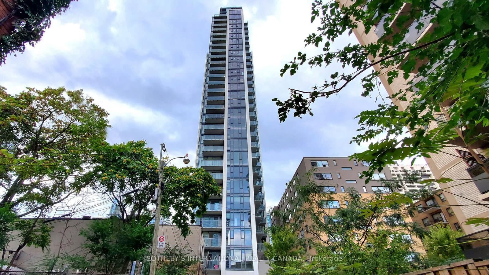 81 Wellesley Street E, Unit 305-Den - Image 2