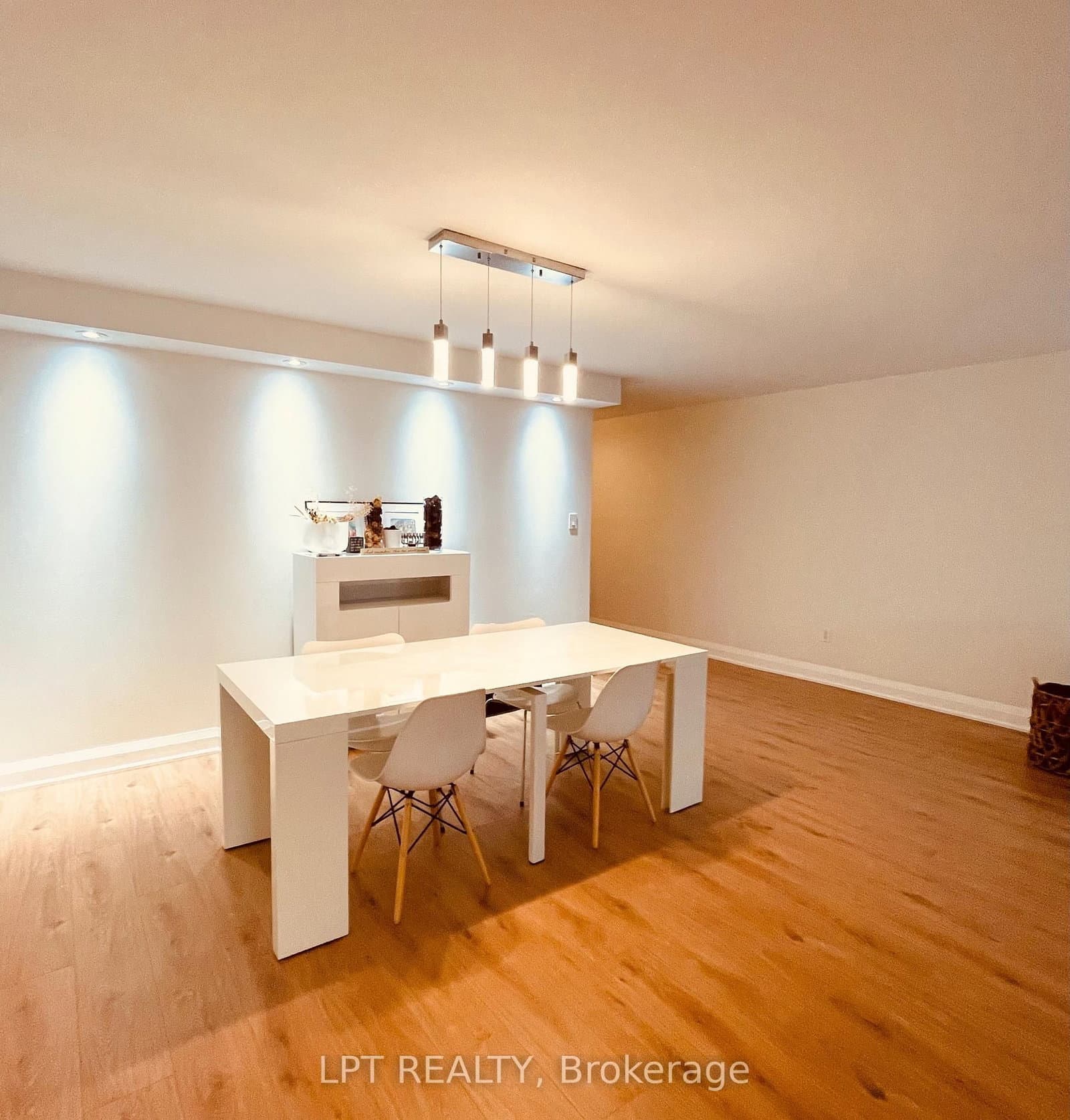 22 Shallmar Boulevard, Unit 402 - Image 4