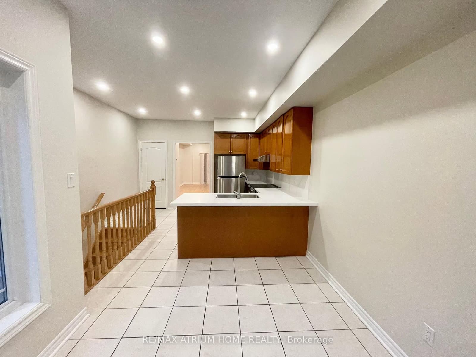 10 William Poole Way - Image 5
