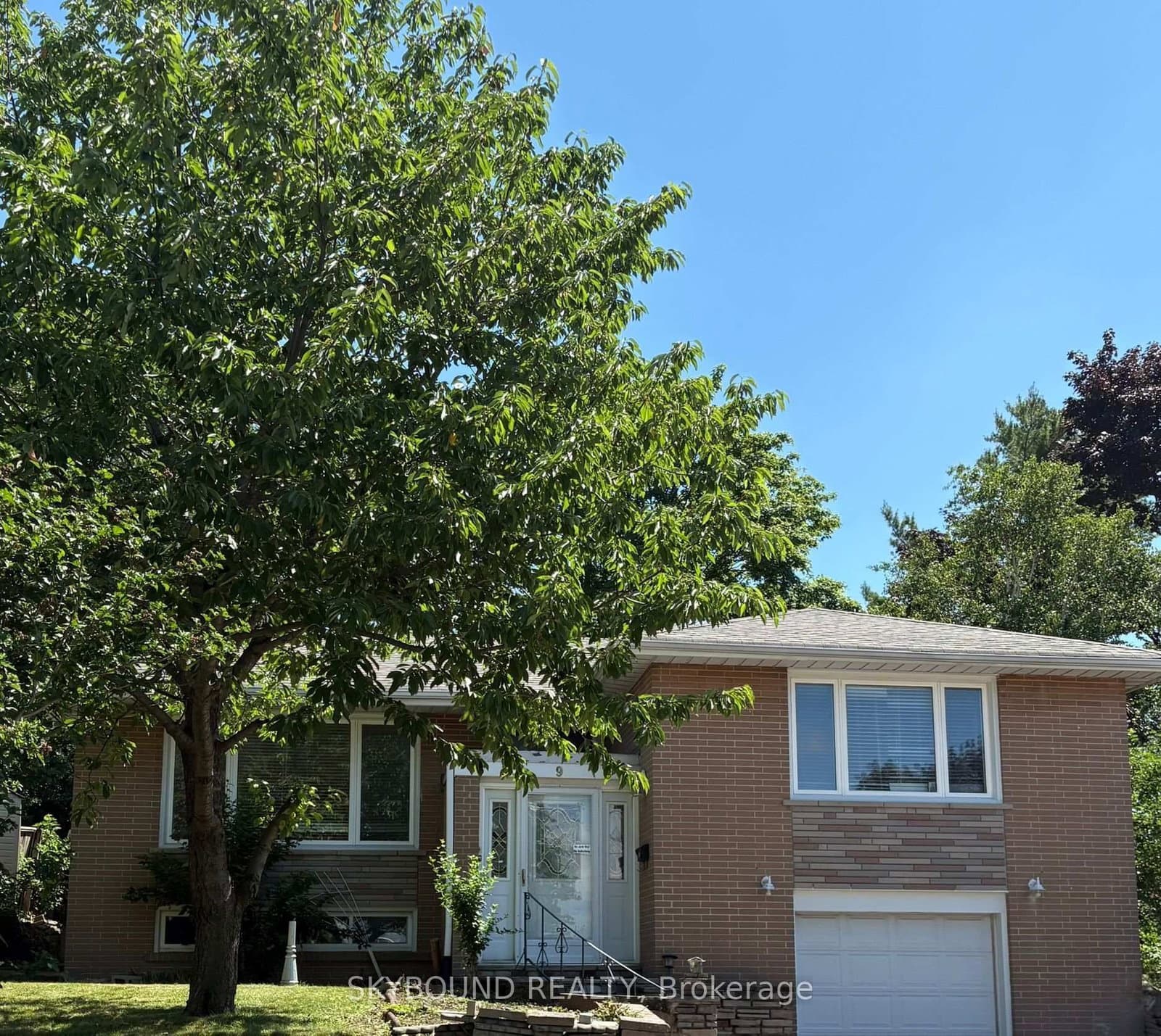 9 Caronport Crescent - Image 2