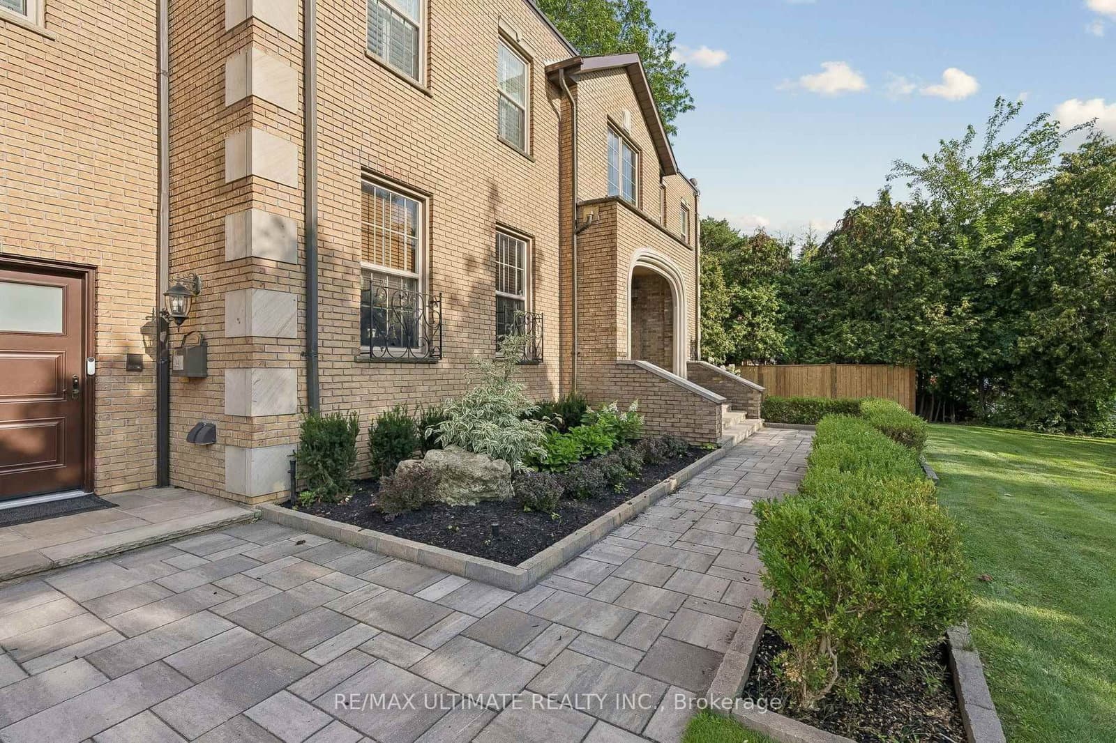 1 Versailles Court - Image 3