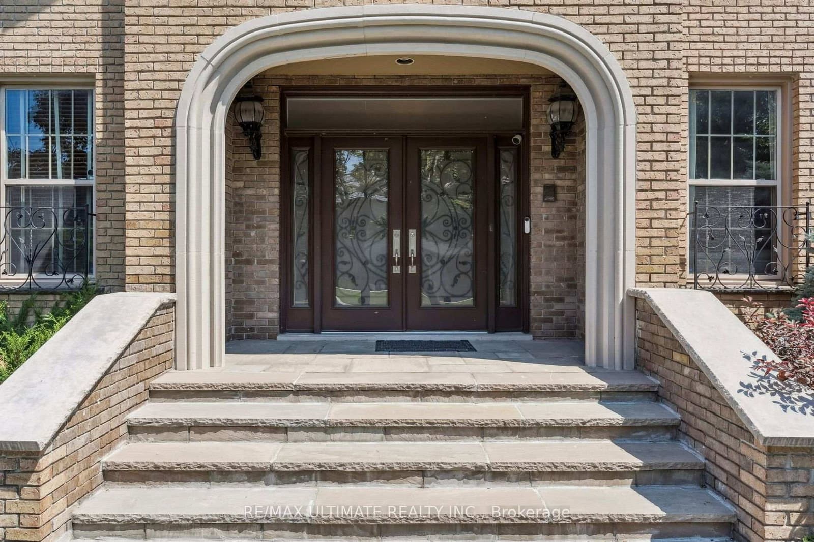 1 Versailles Court - Image 4