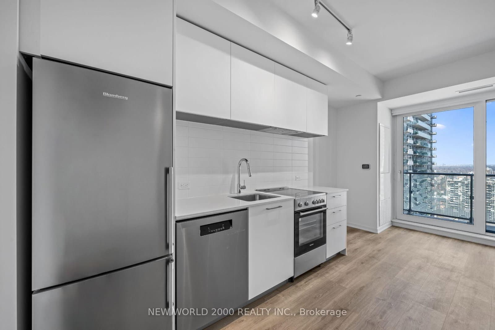 101 Roehampton Avenue, Unit 2513 - Image 4