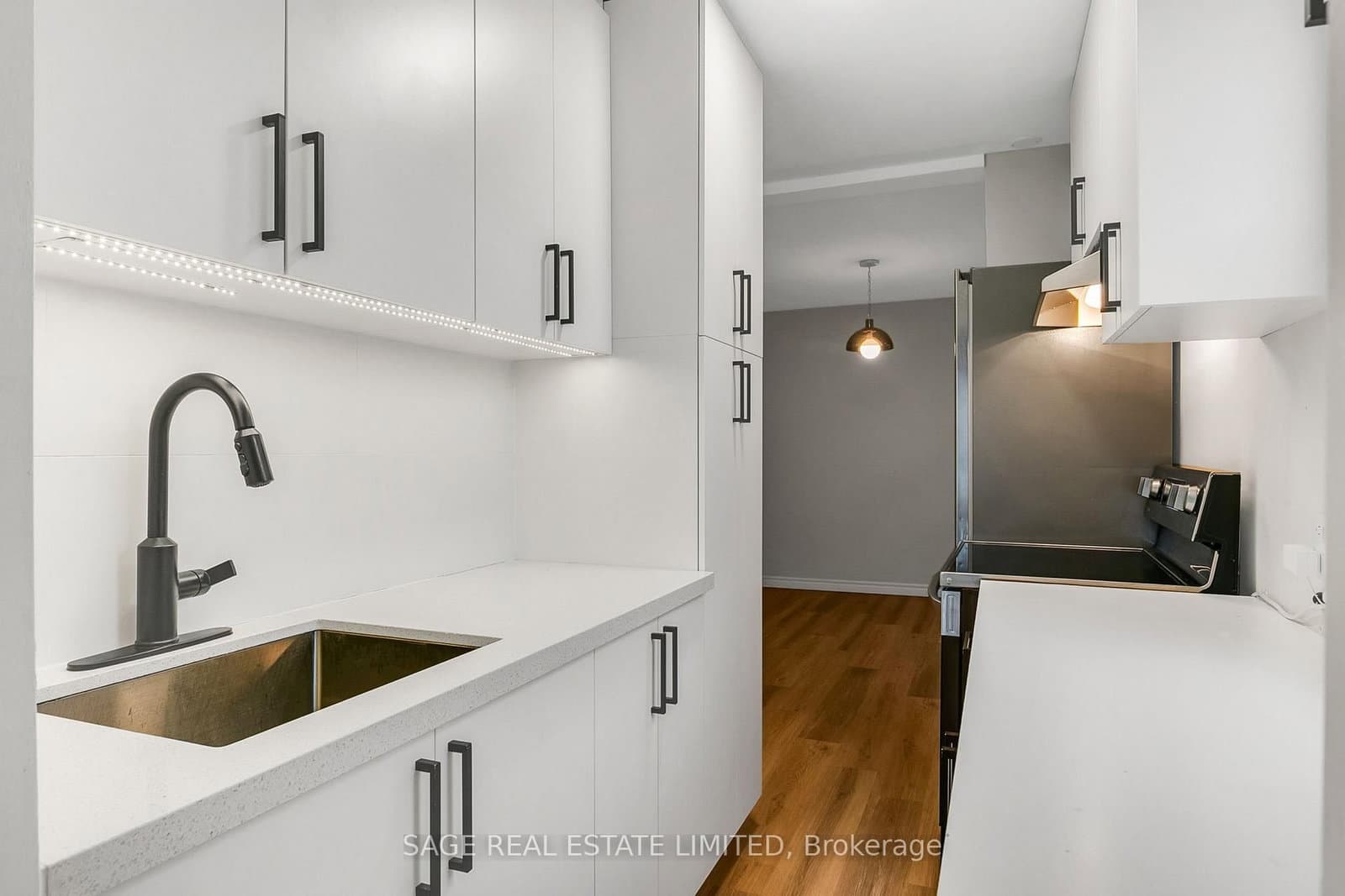633 St Clair Avenue W, Unit Upper - Image 1