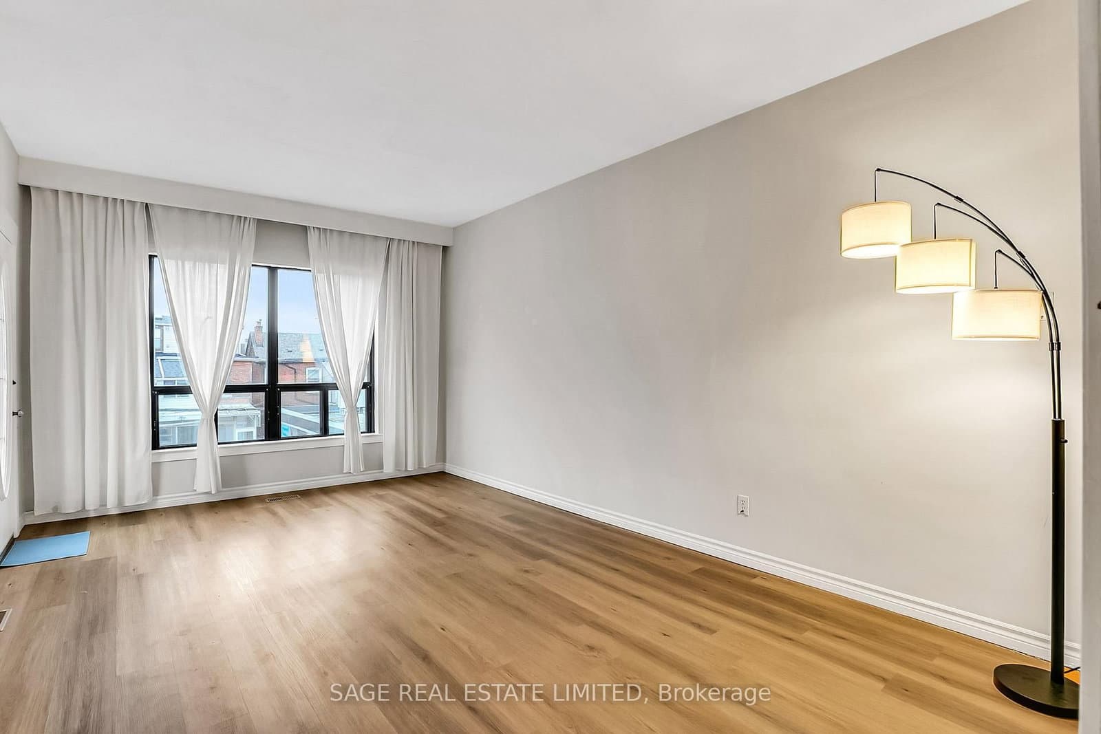633 St Clair Avenue W, Unit Upper - Image 5