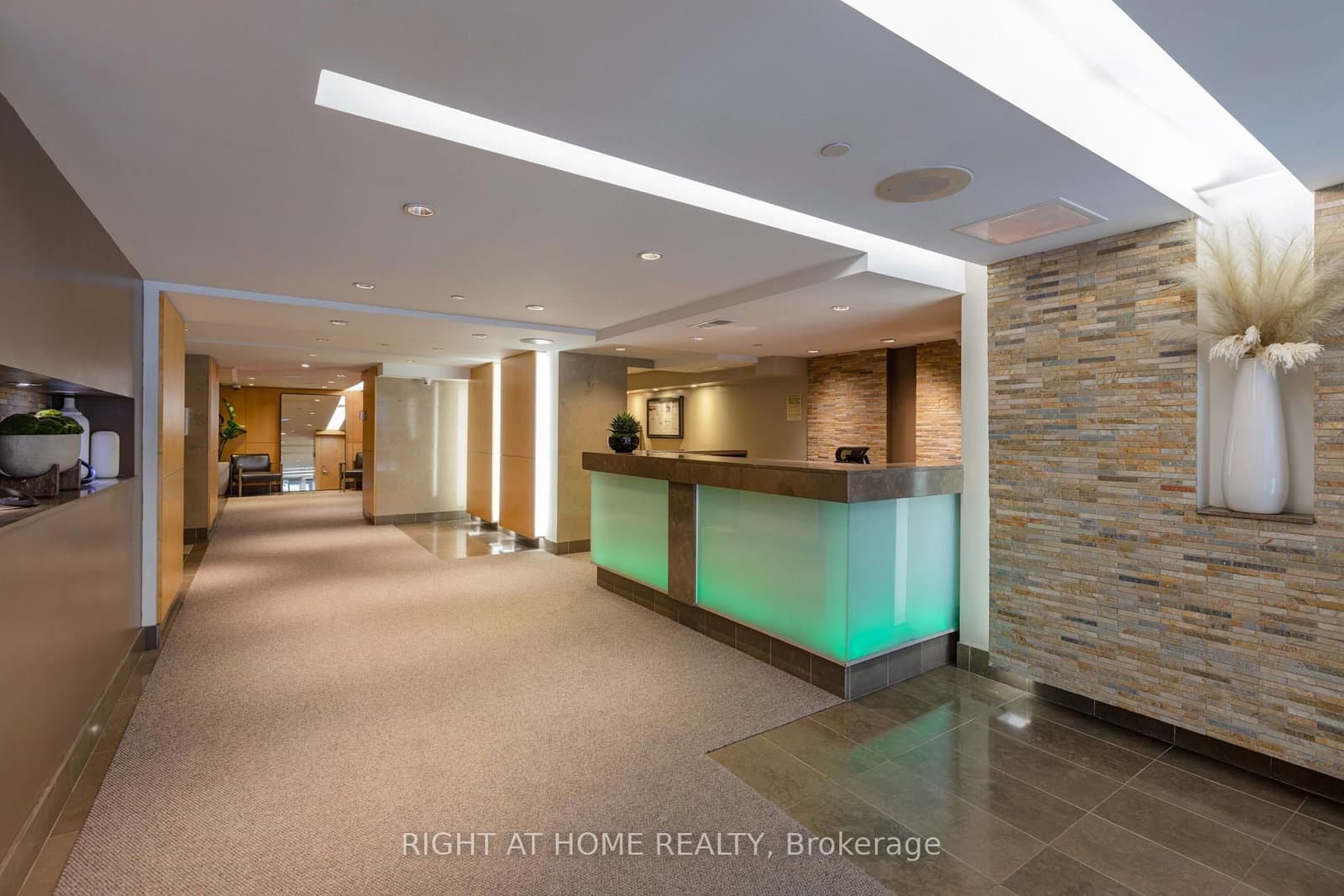 220 Victoria Street, Unit 905 - Image 3