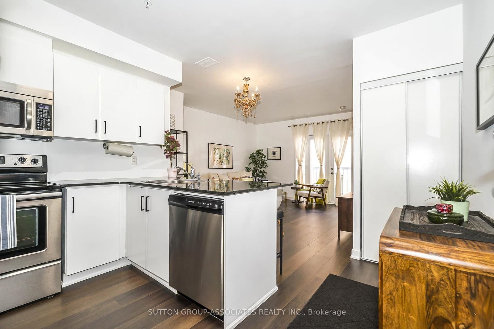 539 Jarvis Street, Unit PH7 - Image 3
