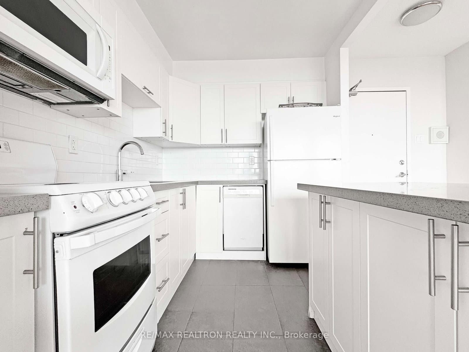 666 Spadina Avenue, Unit 1611 - Image 4
