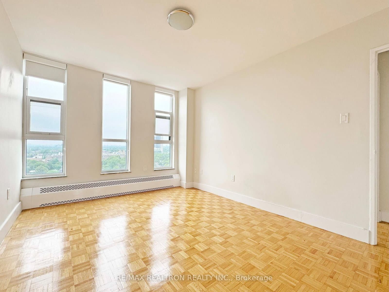 666 Spadina Avenue, Unit 1611 - Image 6