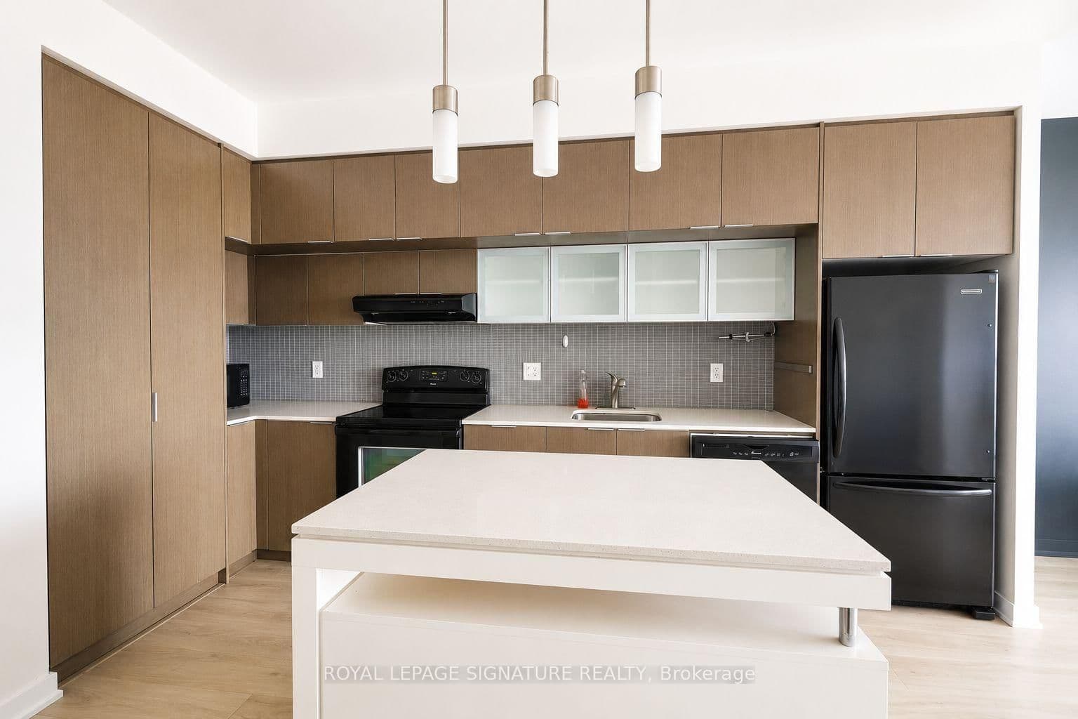 110 Charles Street E - Image 2