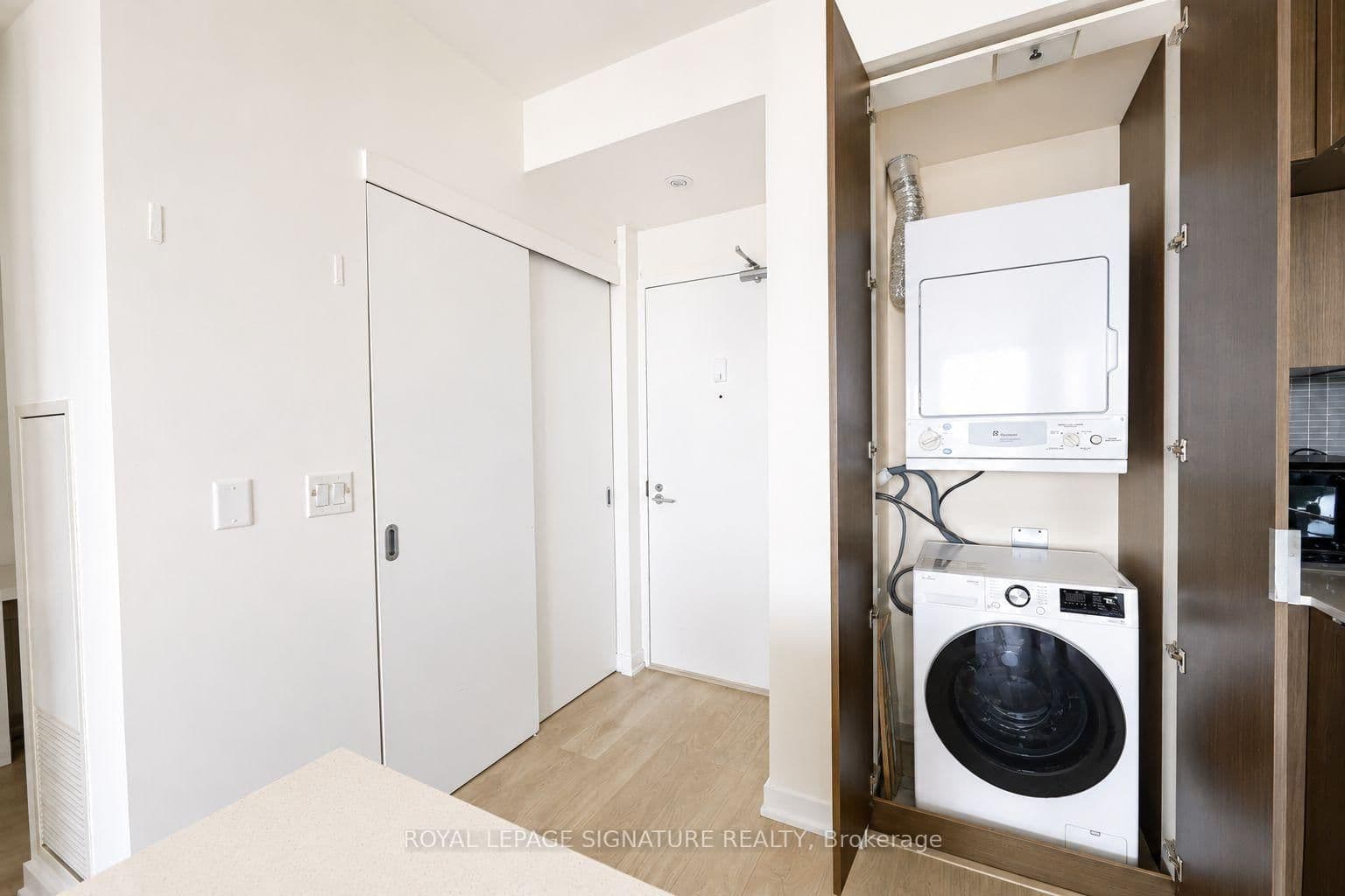 110 Charles Street E - Image 3