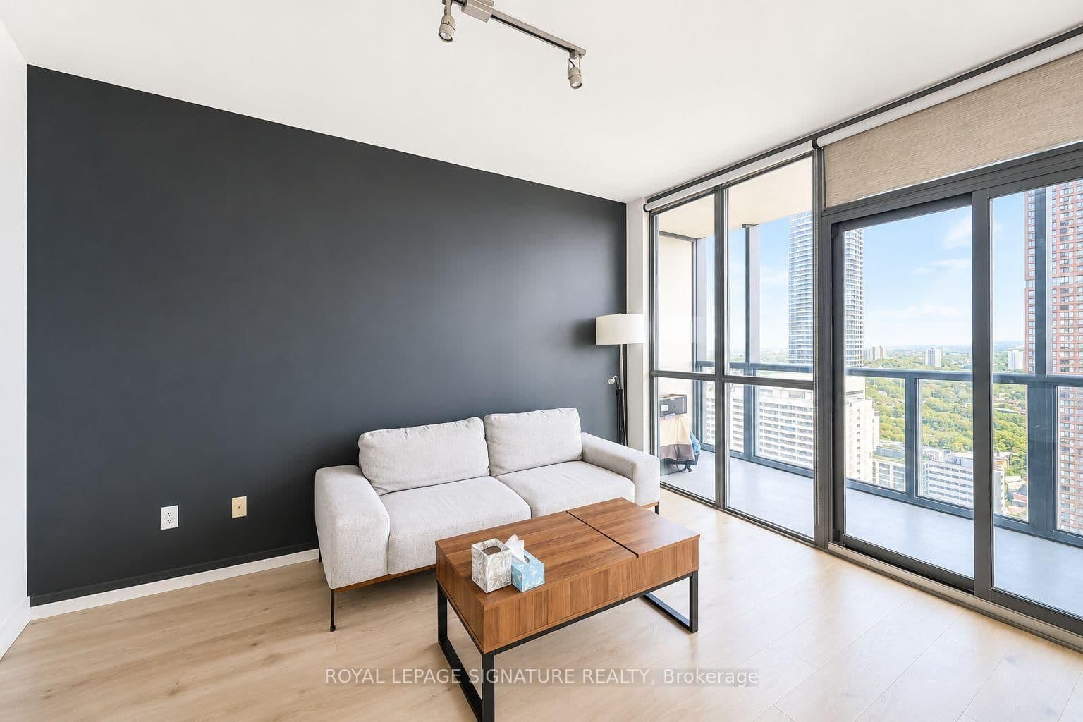 110 Charles Street E - Image 4
