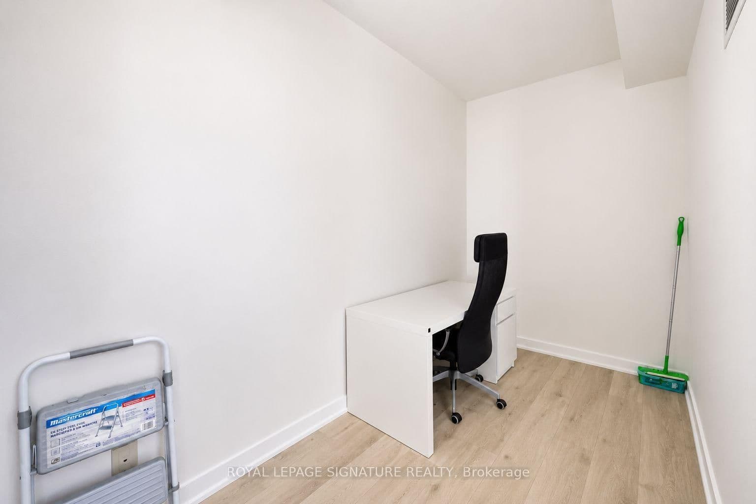 110 Charles Street E - Image 6