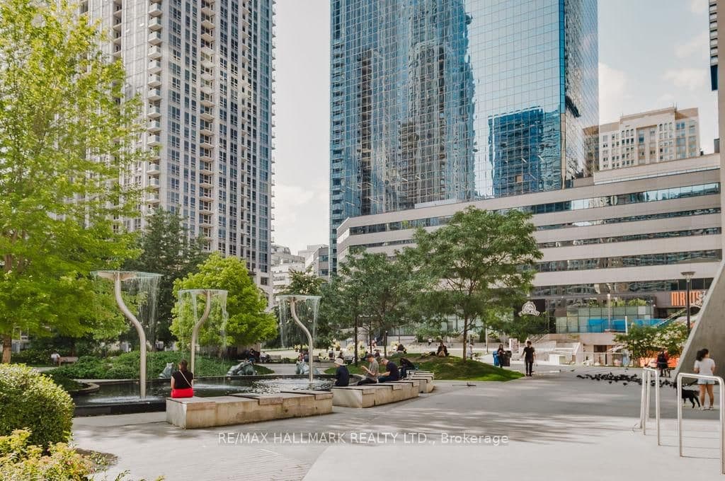 388 YONGE Street, Unit 6104 - Image 4