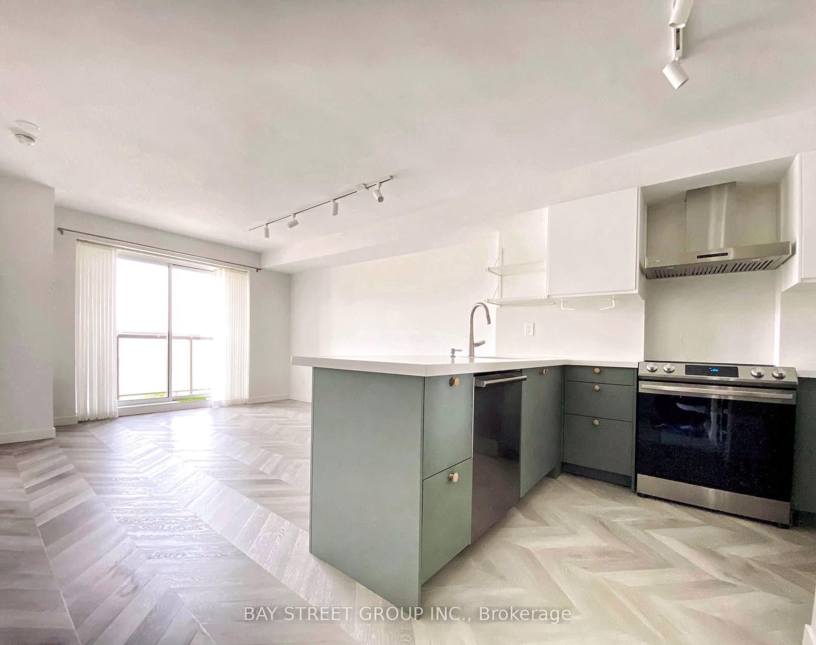 140 Bathurst Street, Unit 402 - Image 1