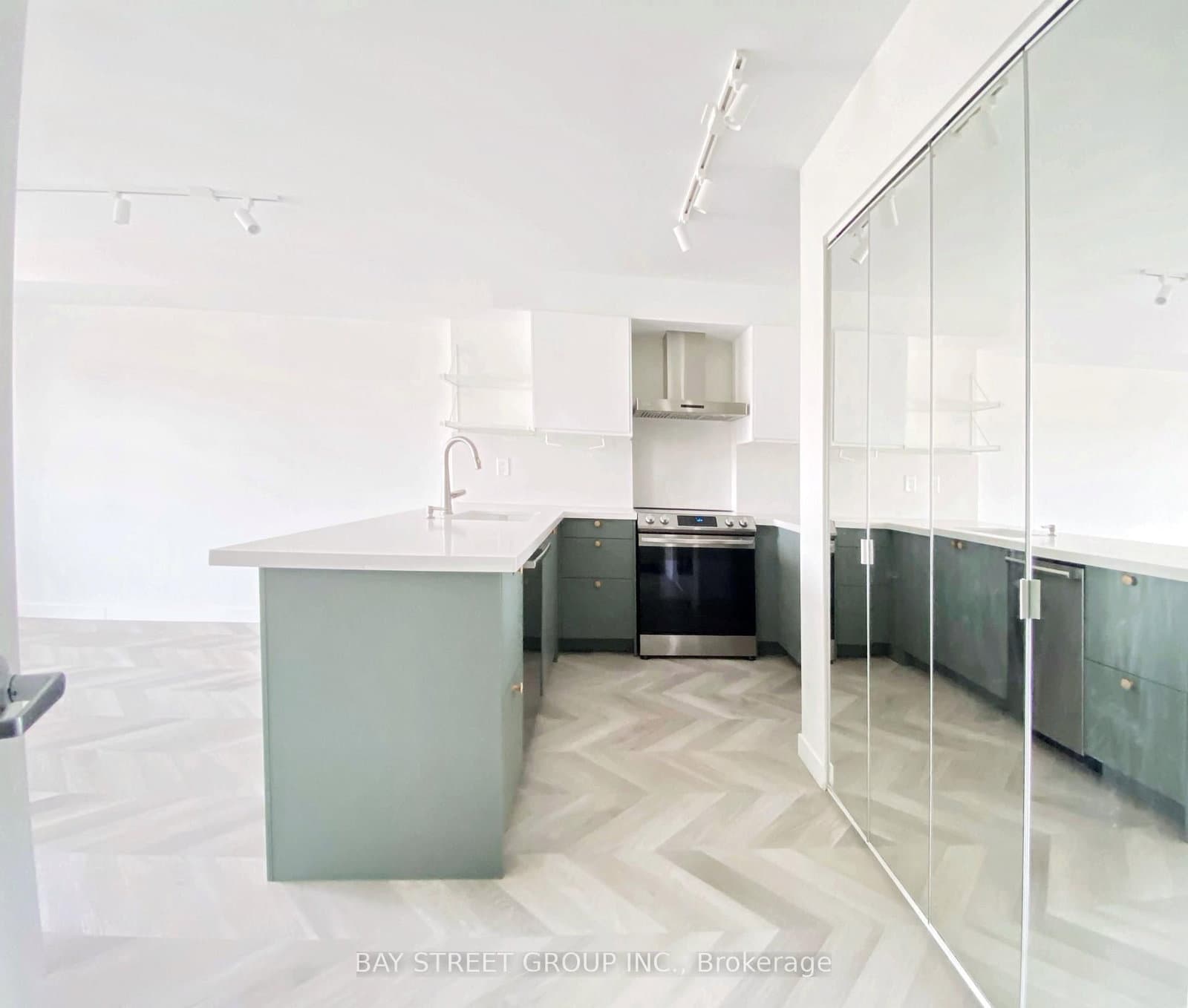 140 Bathurst Street, Unit 402 - Image 3