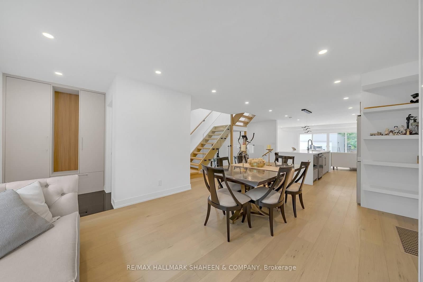207 Sutherland Drive - Image 5