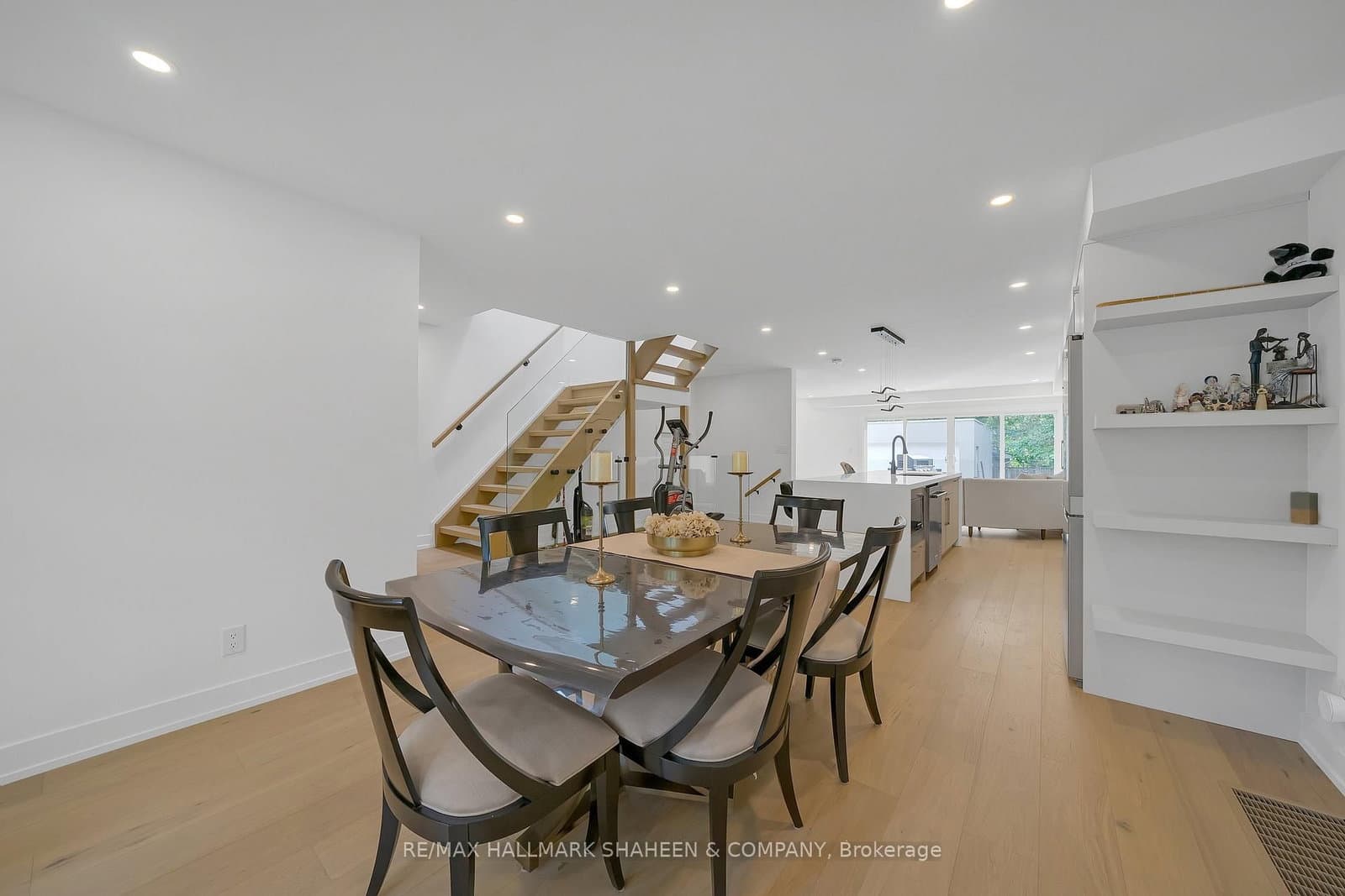207 Sutherland Drive - Image 6