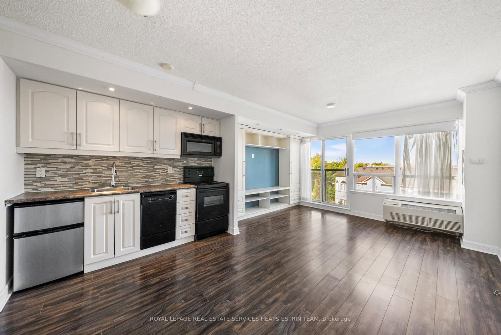 19 Avondale Avenue, Unit 411 - Image 3