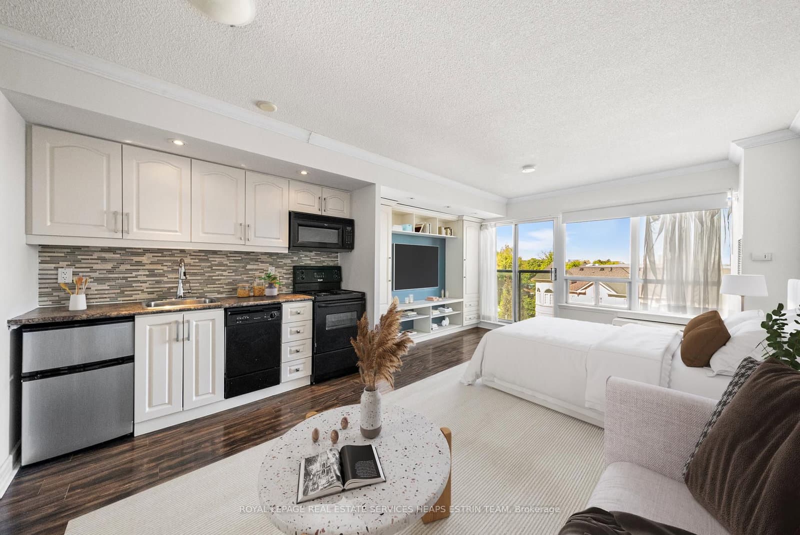 19 Avondale Avenue, Unit 411 - Image 4