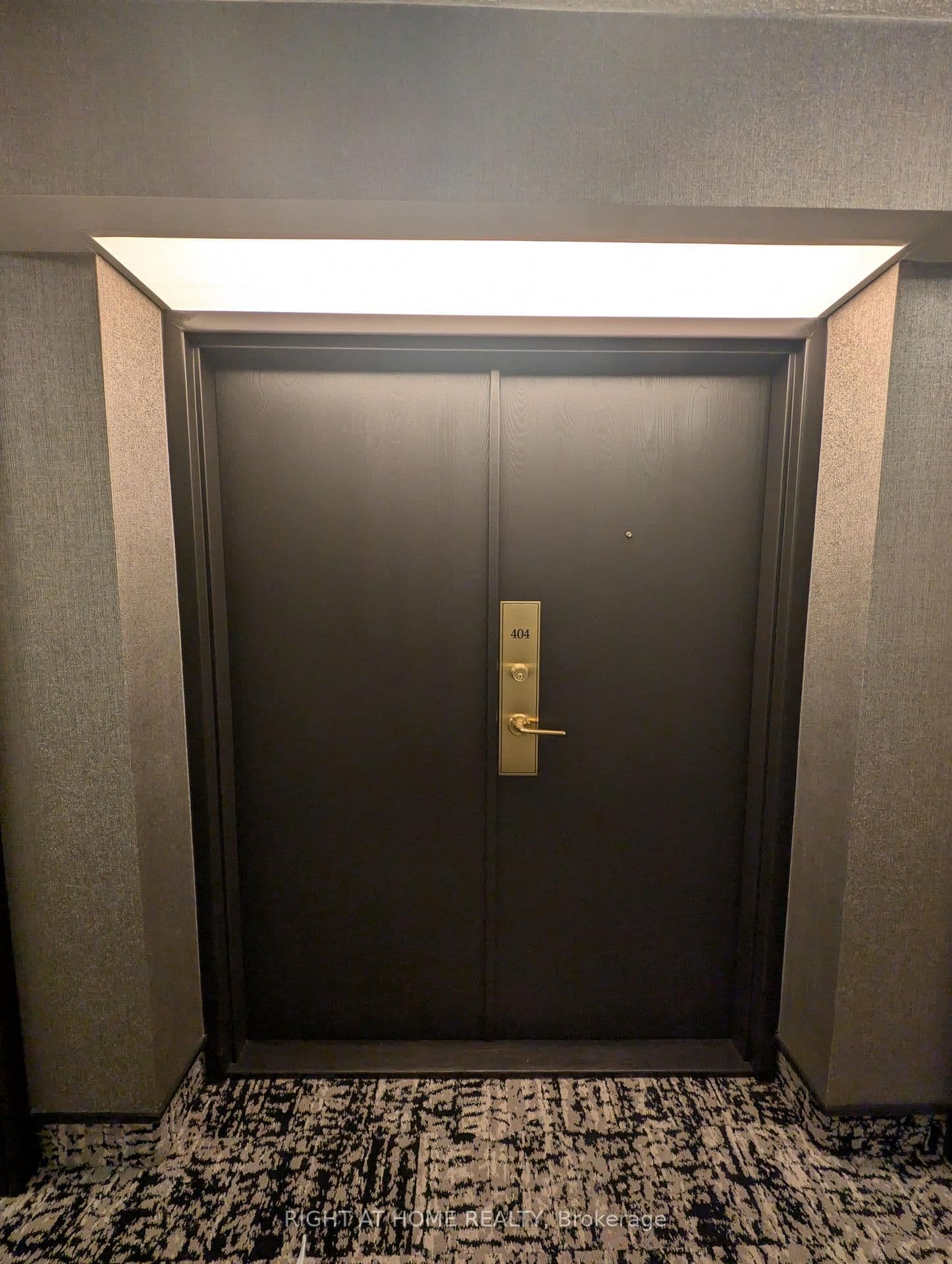 280 Simcoe Street, Unit 404 - Image 4
