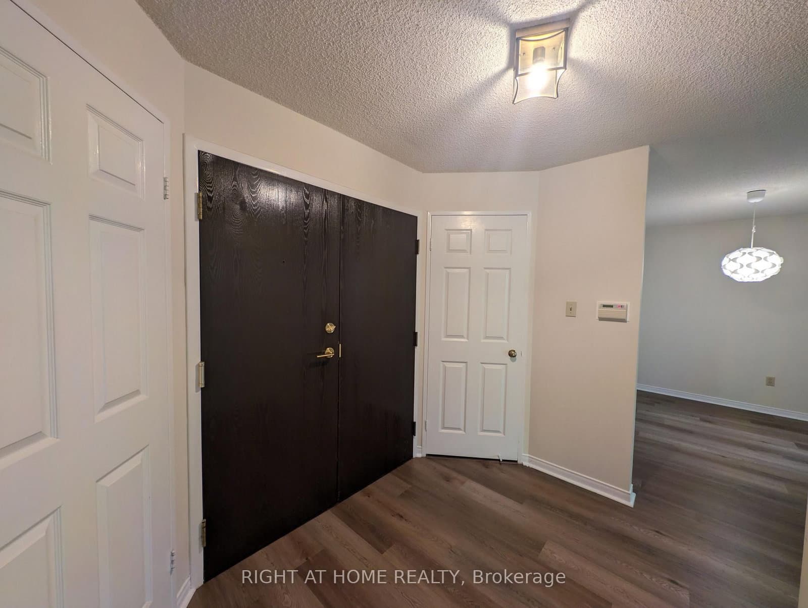 280 Simcoe Street, Unit 404 - Image 5