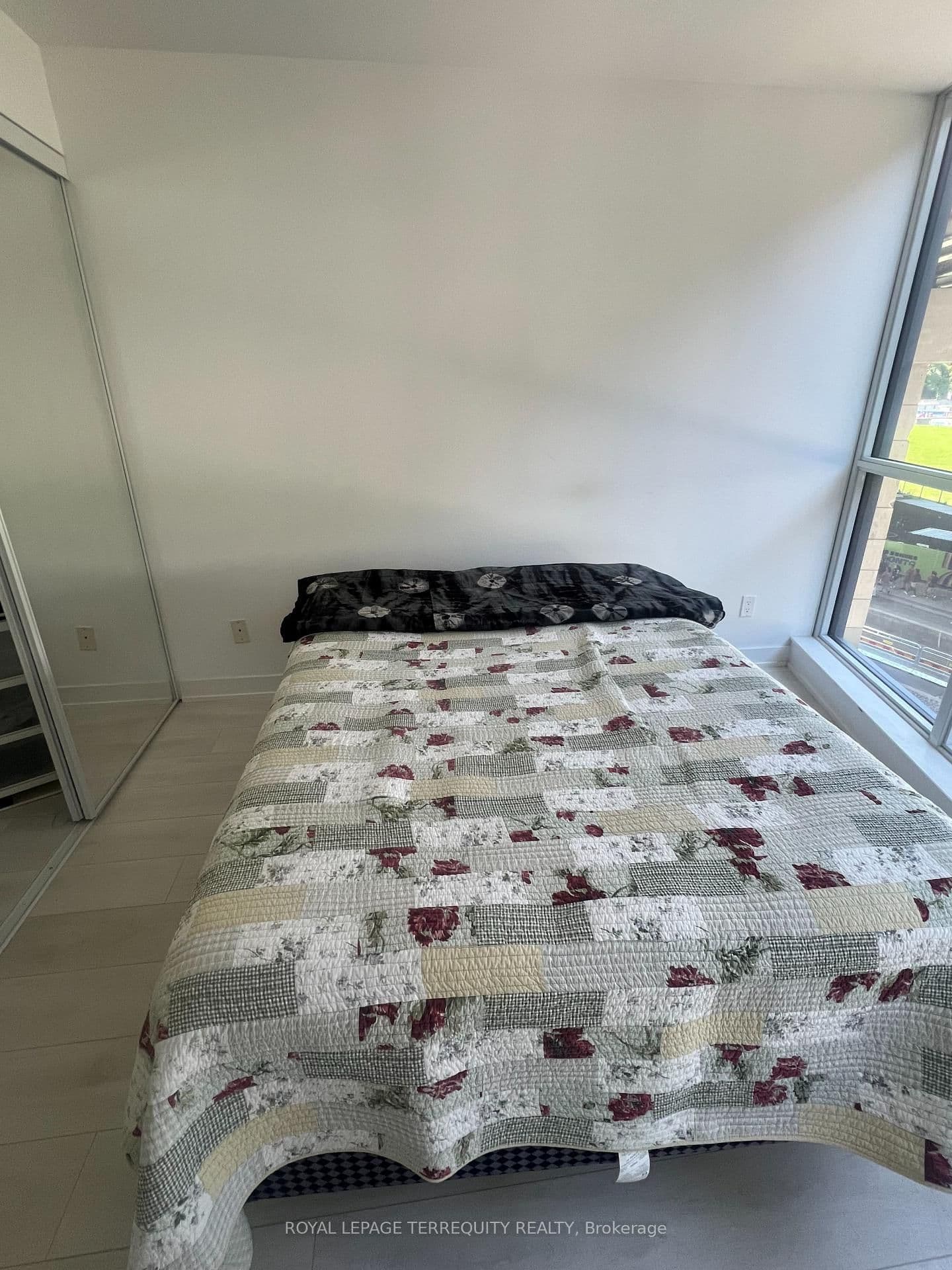 50 Bruyeres Mews, Unit 532 - Image 3