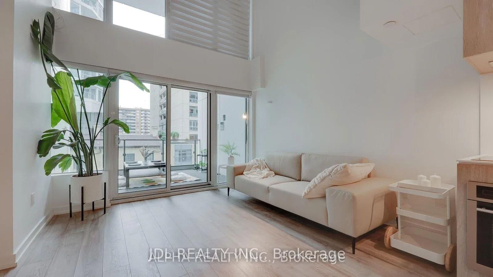 77 Shuter Street, Unit 516 - Image 1