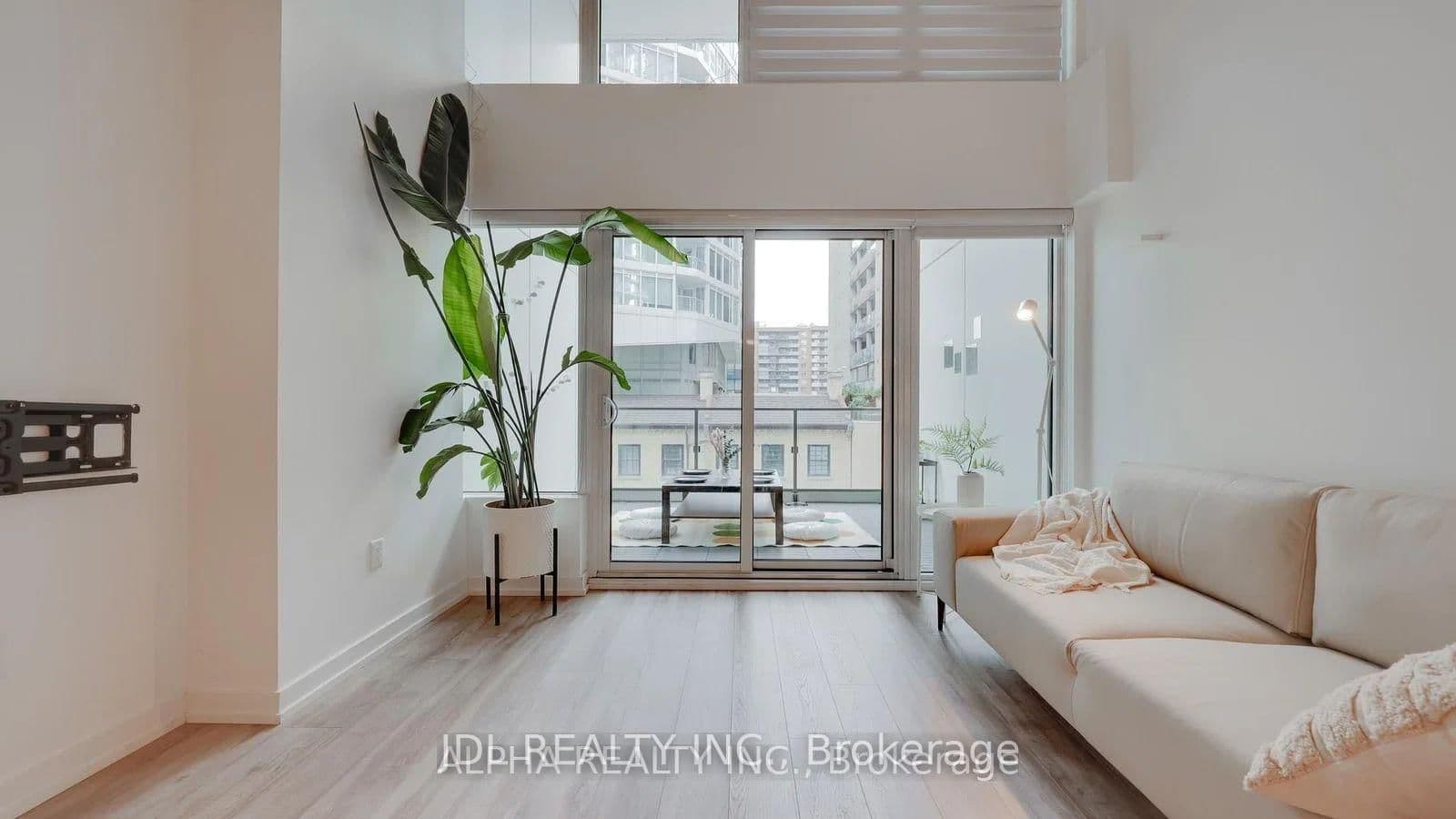 77 Shuter Street, Unit 516 - Image 2