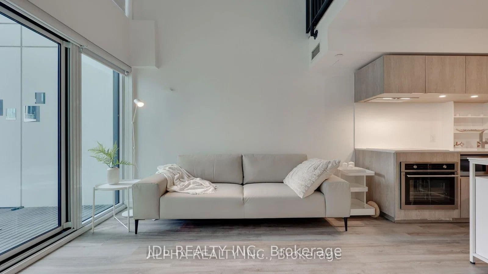 77 Shuter Street, Unit 516 - Image 4