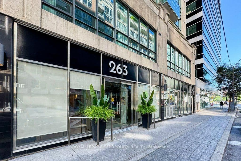 263 Wellington Street W, Unit 903 - Image 2