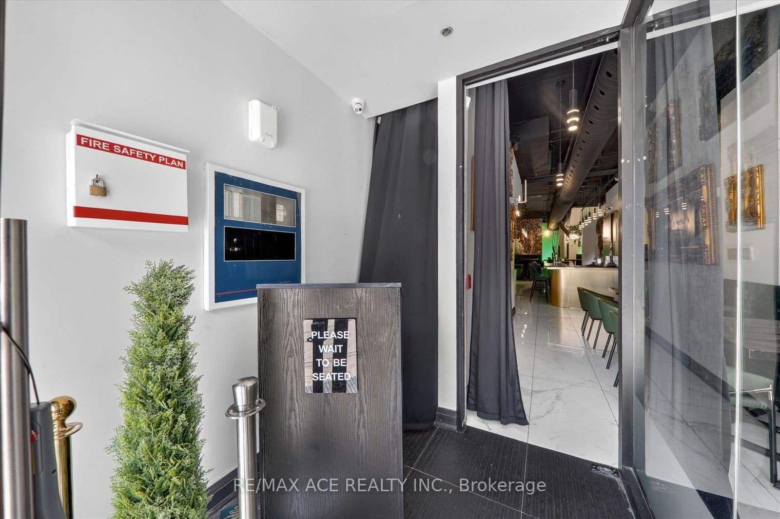 502 Queen Street W - Image 4