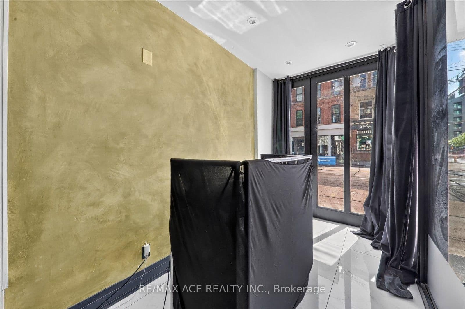 502 Queen Street W - Image 5