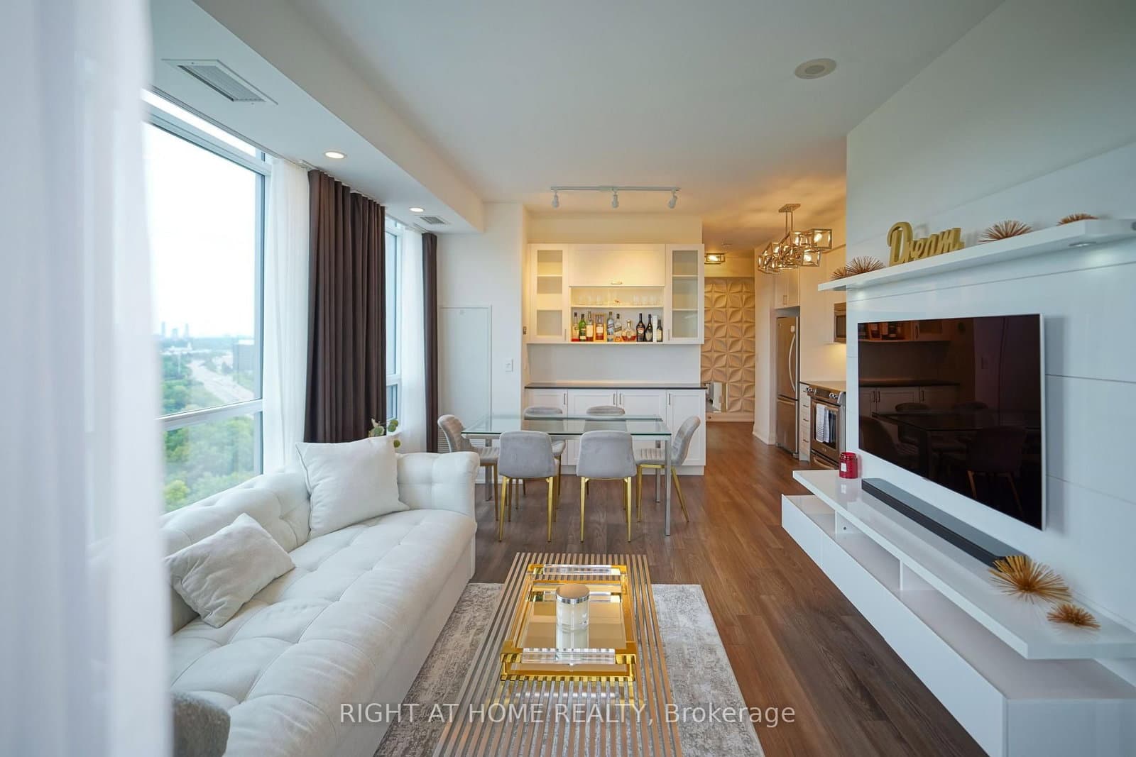18 Graydon Hall Drive, Unit 1509 - Image 4