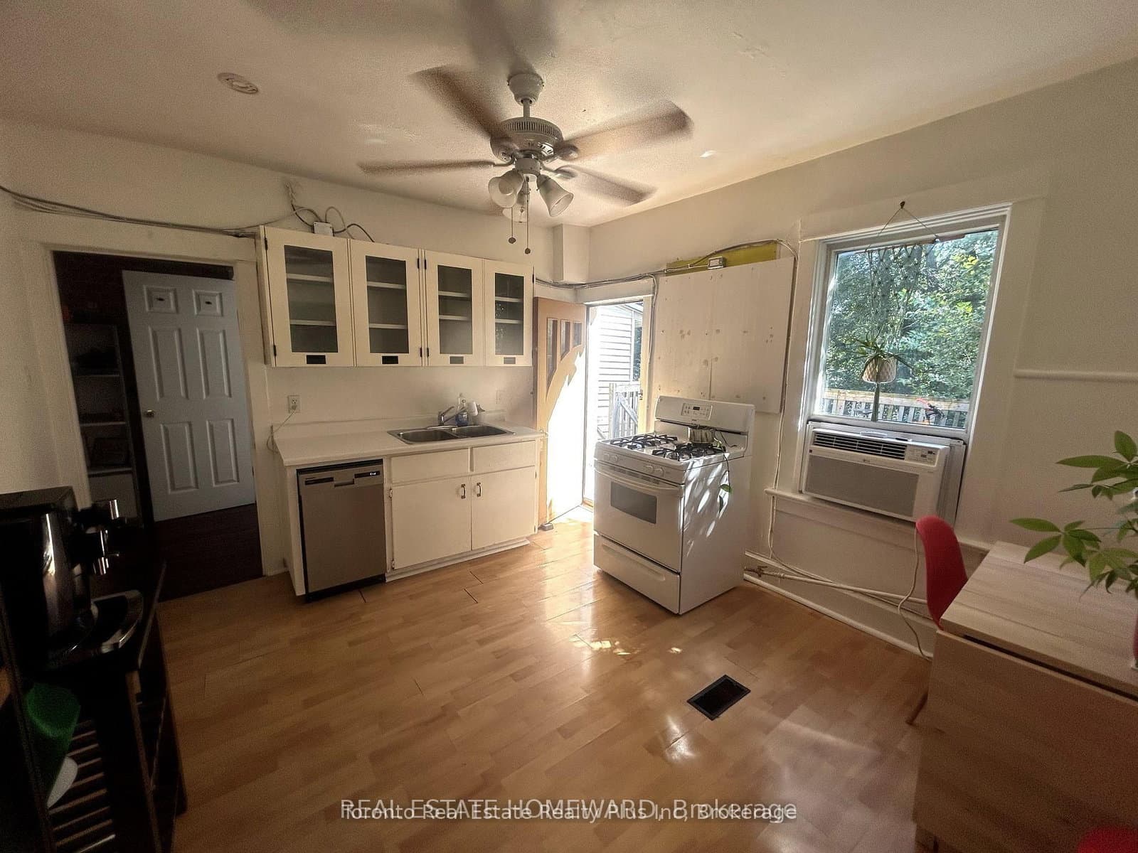 1297 Gerrard Street E, Unit A - Image 5