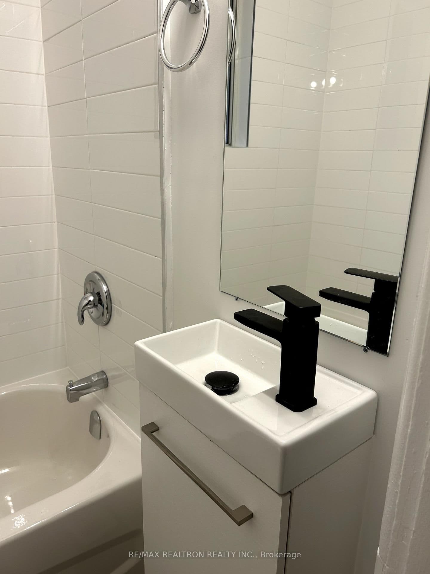 1293 Gerrard Street E, Unit 1 - Image 5