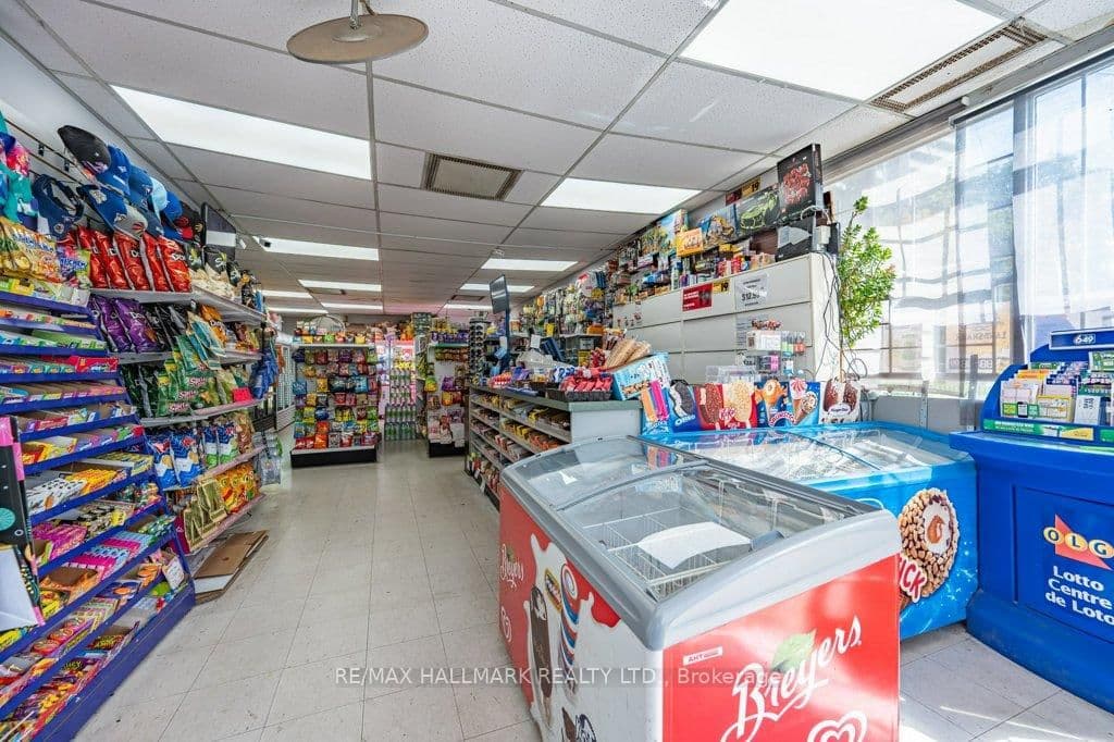 675 Broadview Avenue - Image 2
