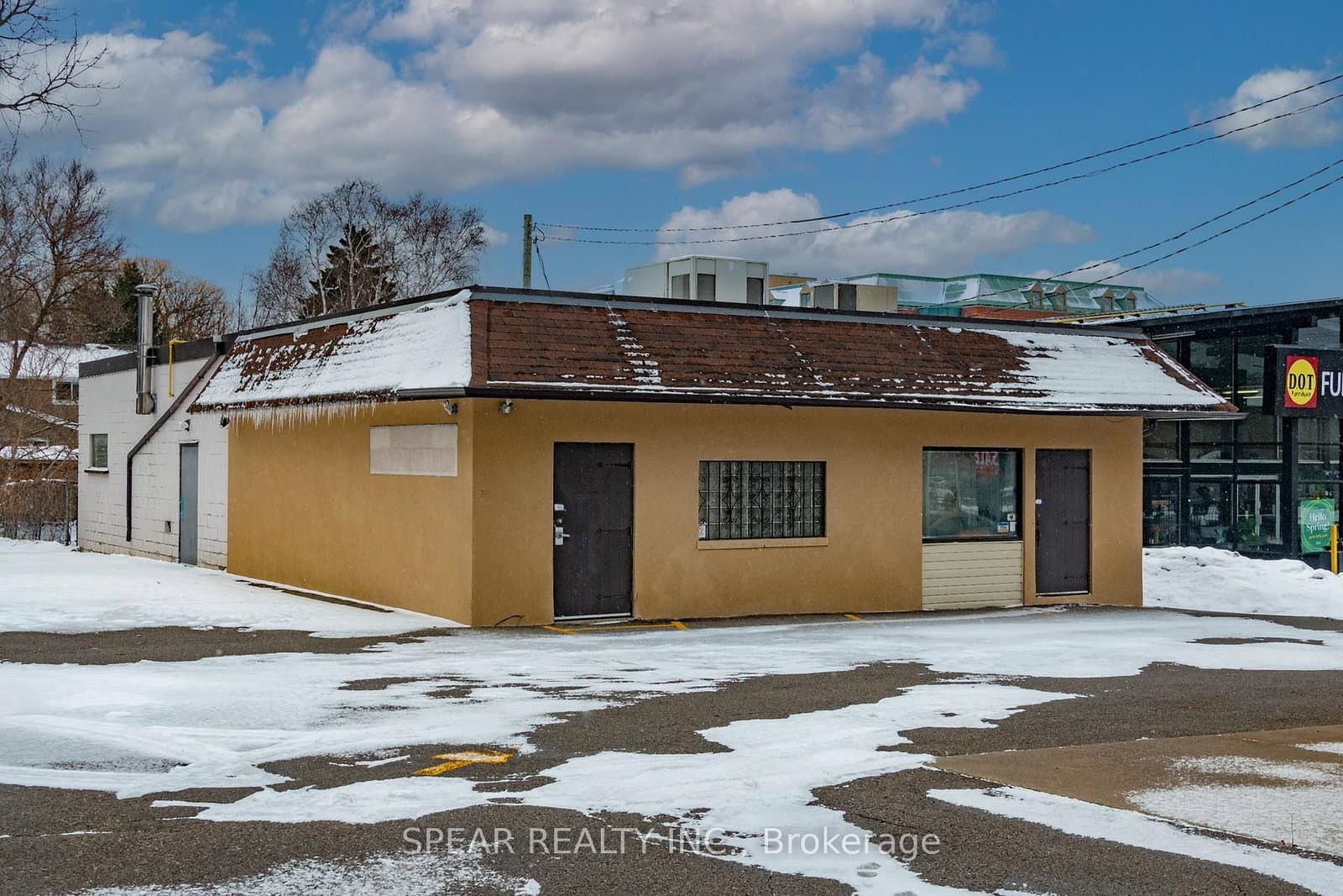 421 Dundas Street E - Image 4