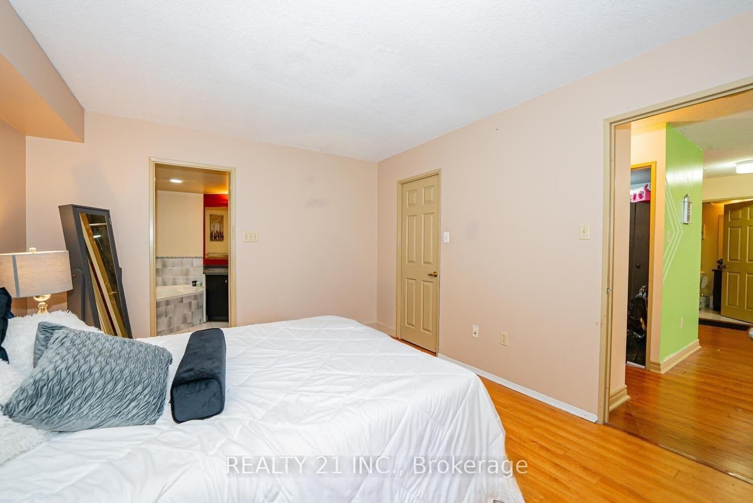 3233 Eglinton Avenue E, Unit 1107 - Image 5