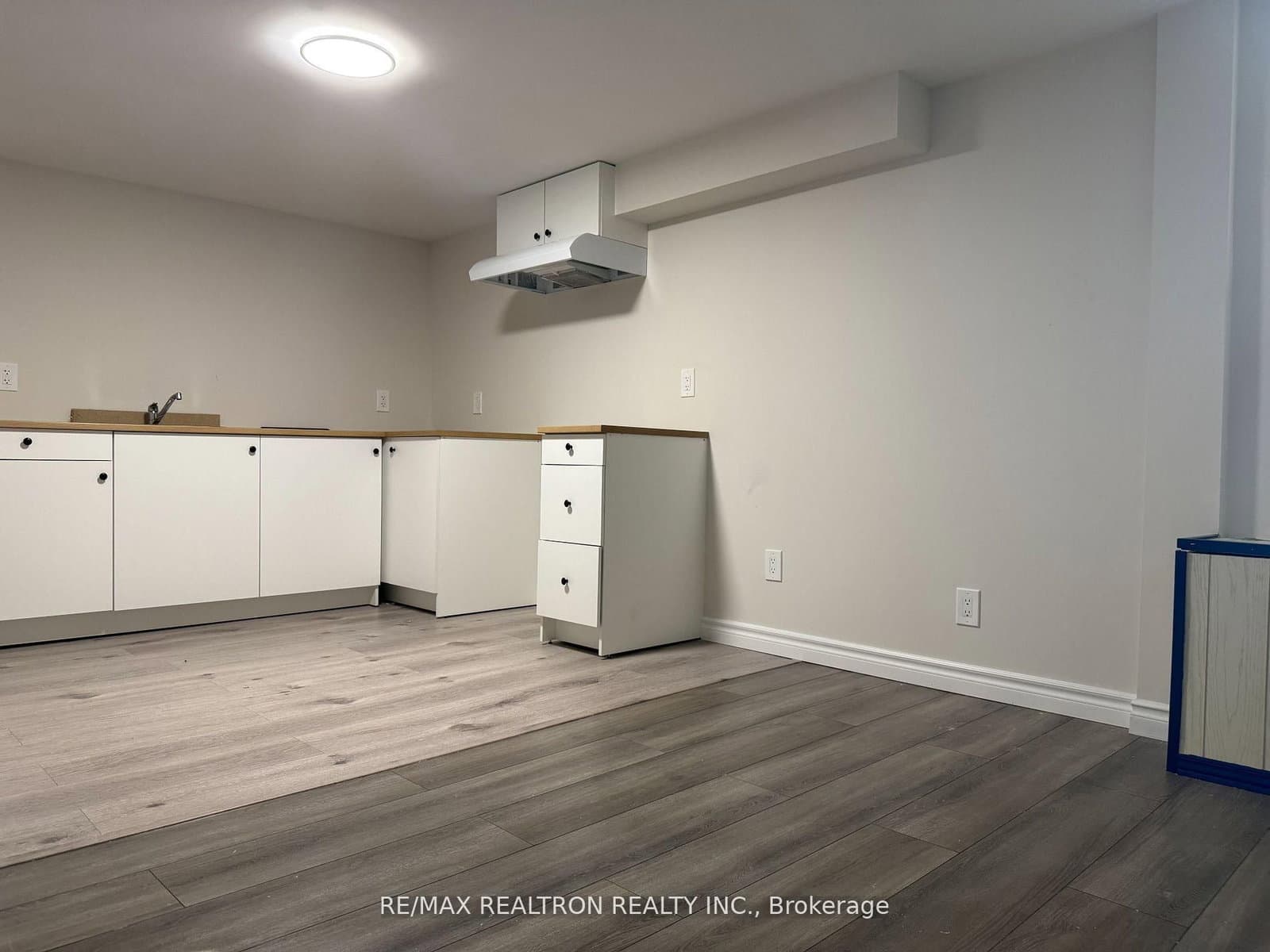 923 Bayview Avenue, Unit Basement - Image 4