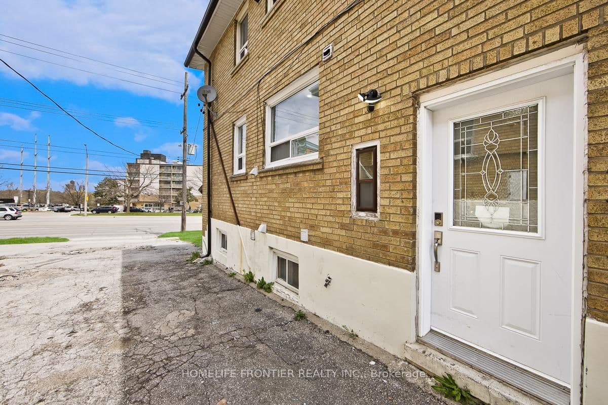 2953 Lawrence Avenue E - Image 6