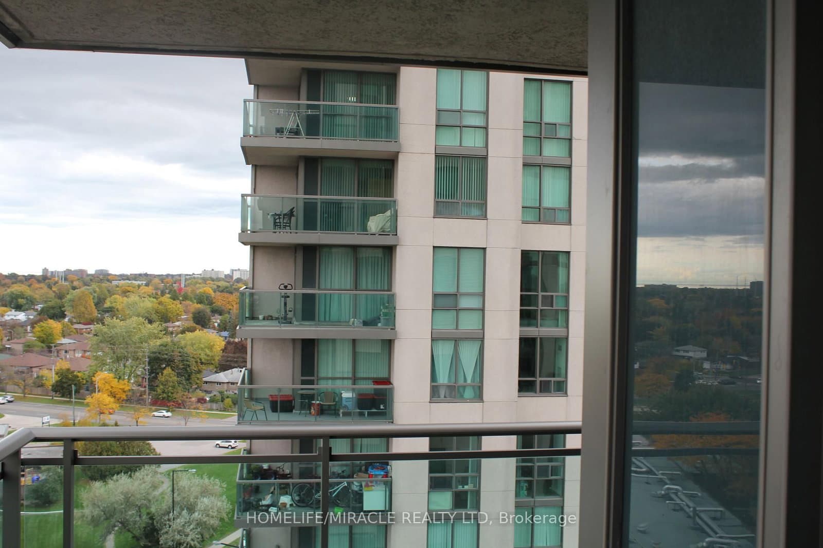#1608 - 88 Grangeway Avenue