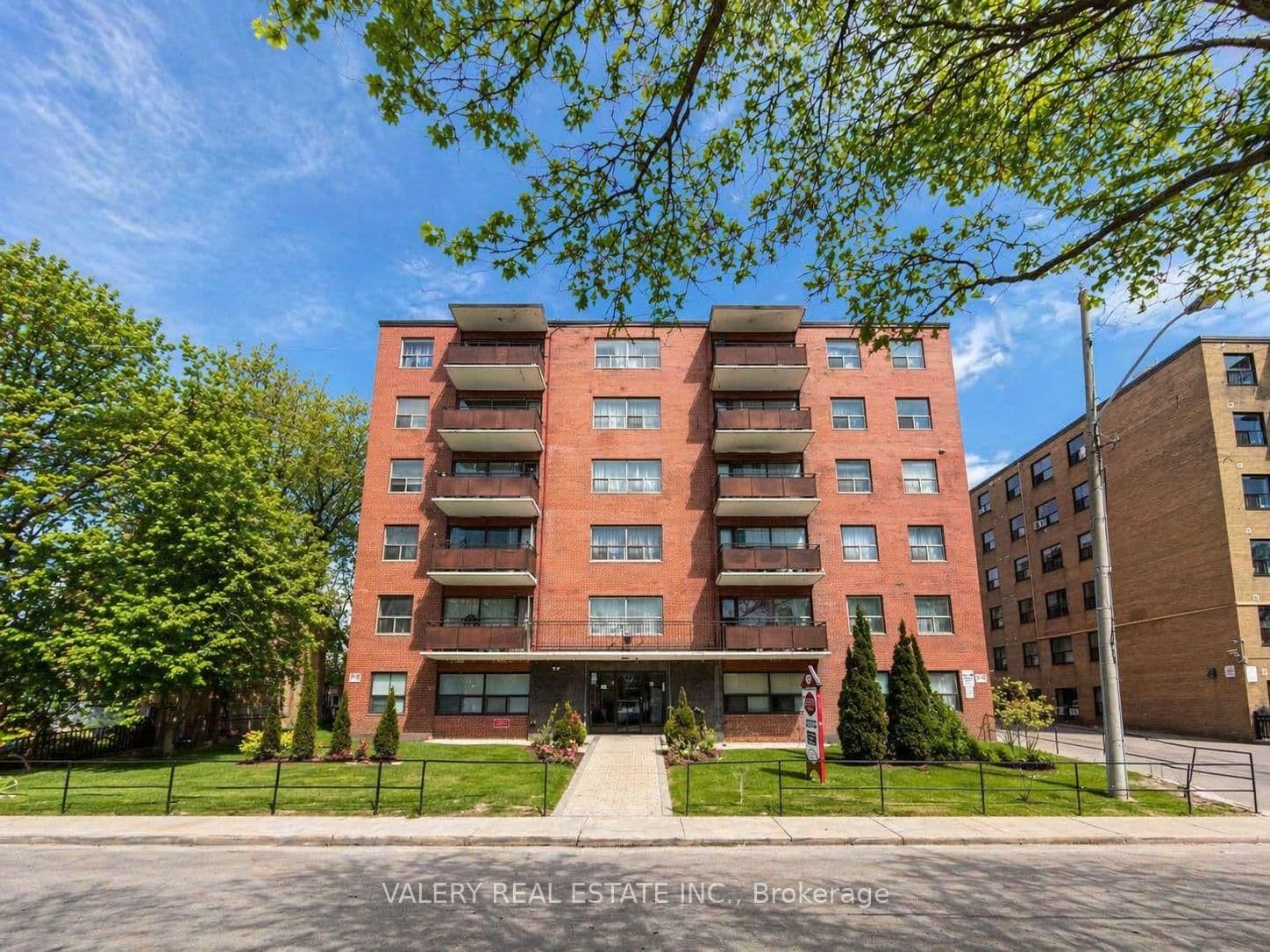 11 Glenburn Avenue, Unit 304 - Image 1